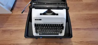 Máquina de escribir Triumph Junior 12