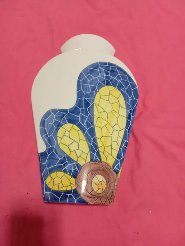 Jarrón de cerámica decorado