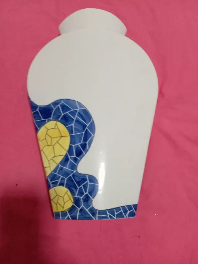 Jarrón de cerámica decorado