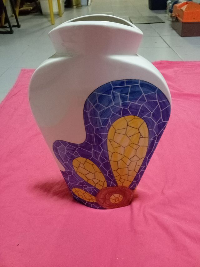 Jarrón de cerámica decorado