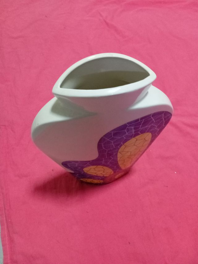 Jarrón de cerámica decorado