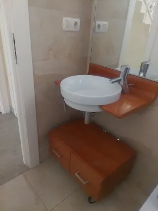 Mueble baño  lavabo cajonera grifo 