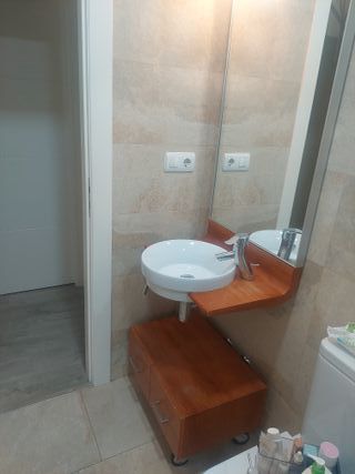 Mueble baño  lavabo cajonera grifo 