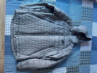 Chaqueta Nike gris acolchada