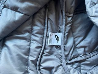 Chaqueta Nike gris acolchada