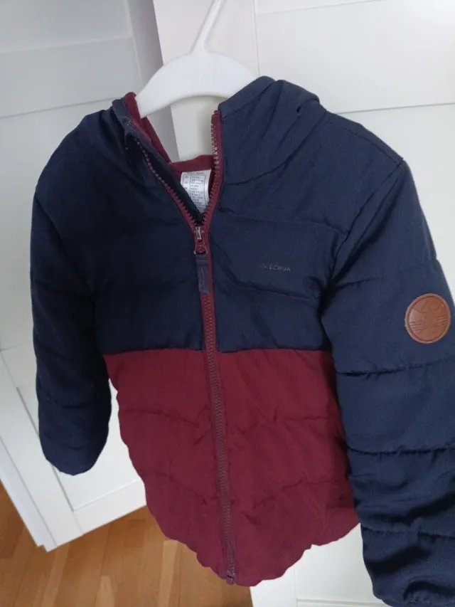Cazadora Invierno Decathlon Niño Talla 4-5 capucha