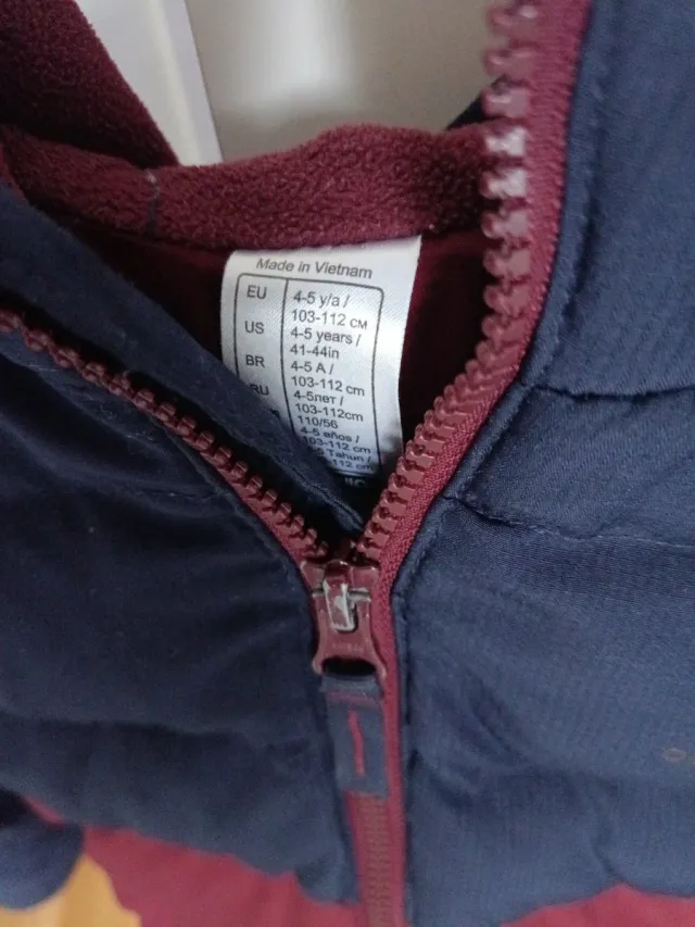 Cazadora Invierno Decathlon Niño Talla 4-5 capucha