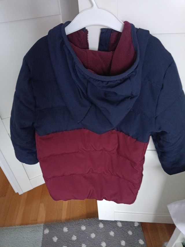 Cazadora Invierno Decathlon Niño Talla 4-5 capucha
