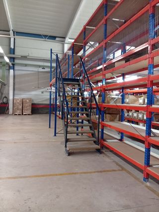 Estantería industrial metálica