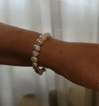 Pulsera Tous perlas y charm oro