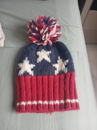 Gorro de lana con pompón