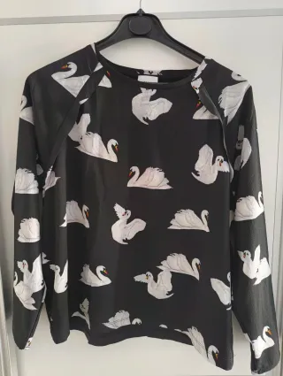 Camiseta negra cisnes manga larga