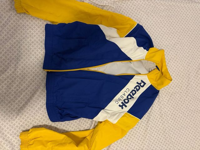 Chaqueta deportiva Reebok azul y amarilla