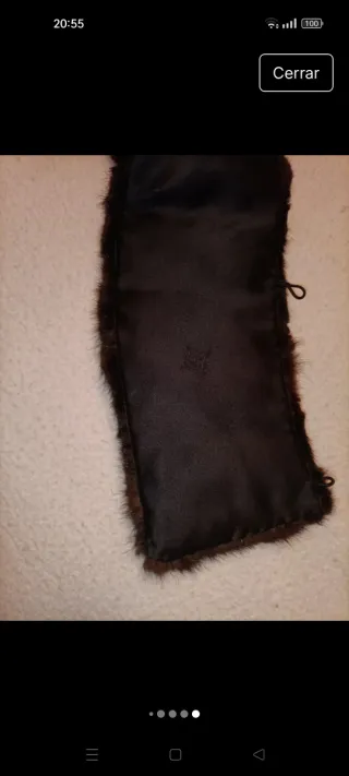 Cuello de pelo marrón