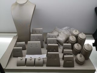 Escaparate Joyería Beige/Gris
