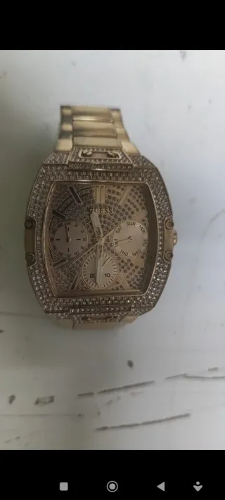 Reloj Guess Dorado con Cristales