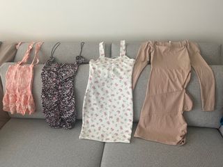 Set di 3 abiti ASOS e maglietta a nido d'ape