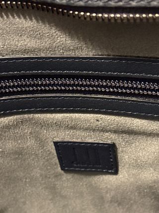 Maletín ordenador azul oscuro textura carbono