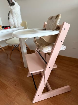 Trona bebé rosa con bandeja