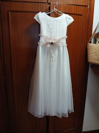 Vestido de Comunión con cancan bolso y lazo pelo.