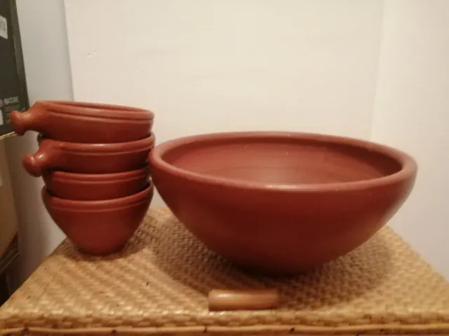 Gazpachera e ciotole in terracotta