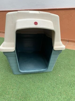 Caseta perro plástico beige y verde