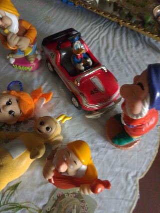Set di giocattoli Disney antichi e altro