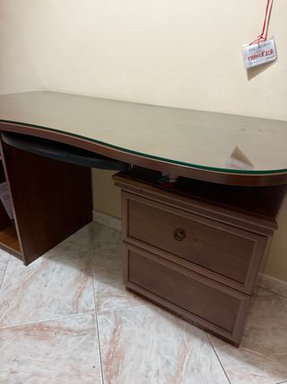 Scrivania legno piano vetro con cassetti