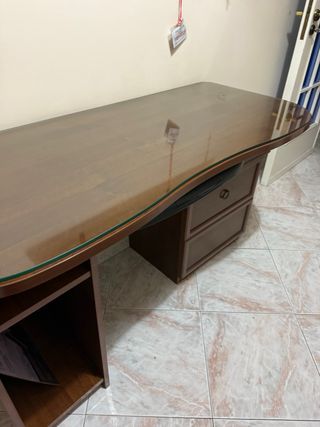 Scrivania legno piano vetro con cassetti