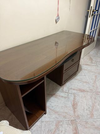 Scrivania legno piano vetro con cassetti