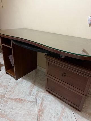 Scrivania legno piano vetro con cassetti