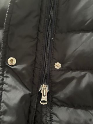 Plumífero Tommy Hilfiger negro con capucha