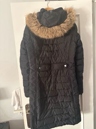 Plumífero Tommy Hilfiger negro con capucha