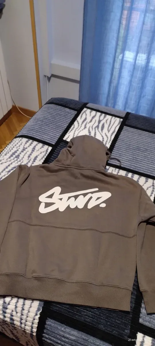 Sudadera chico marrón con logo