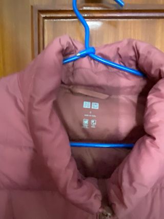 Plumífero Uniqlo naranja ligero