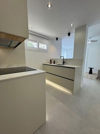 Piso en venta en Playa de la Fontanilla en Marbella