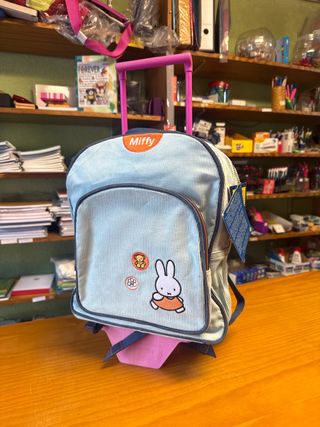 Mochila Miffy con ruedas para niña
