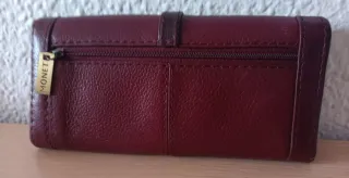Cartera Monet Piel Borgoña Hebilla Dorada