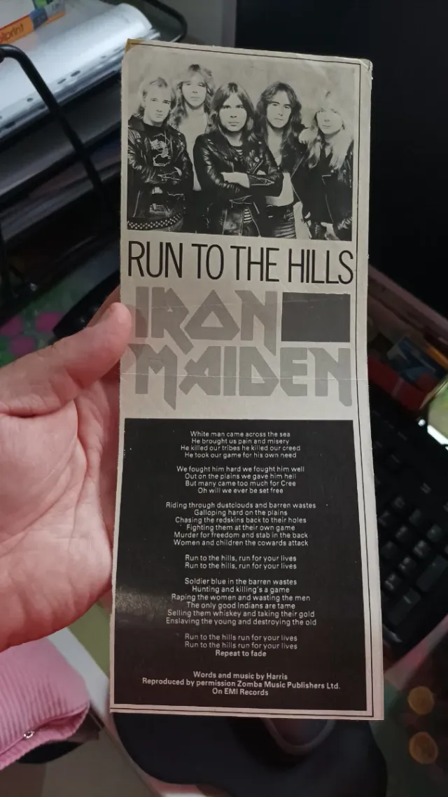 RECORTE REVISTA INGLESA "RUN TO THE HILL" 86