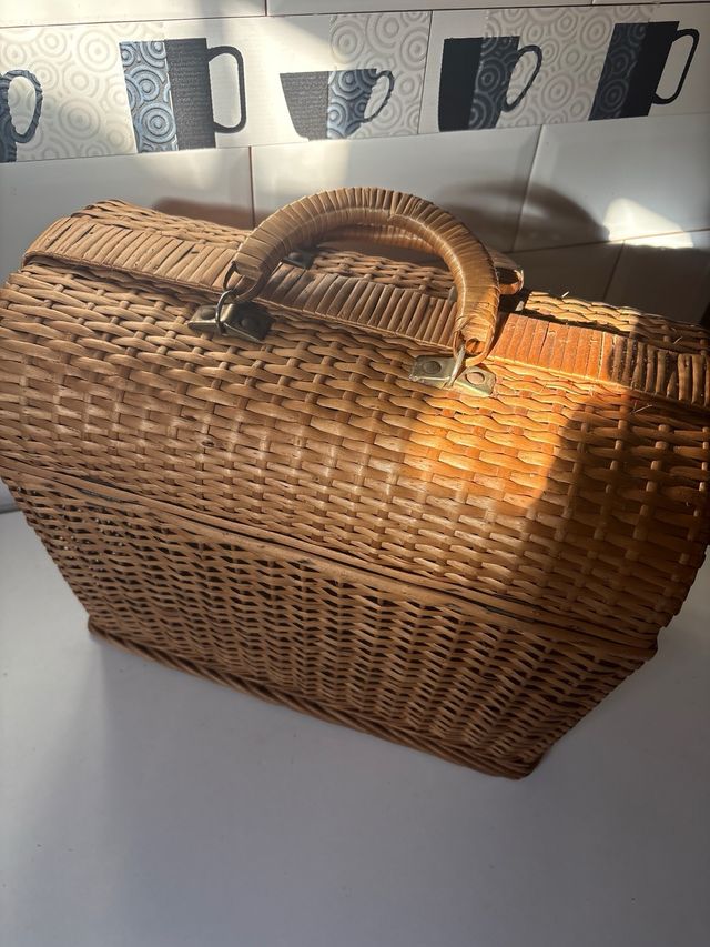 Maletín de mimbre vintage