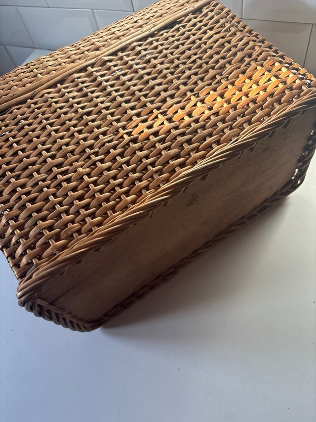 Maletín de mimbre vintage