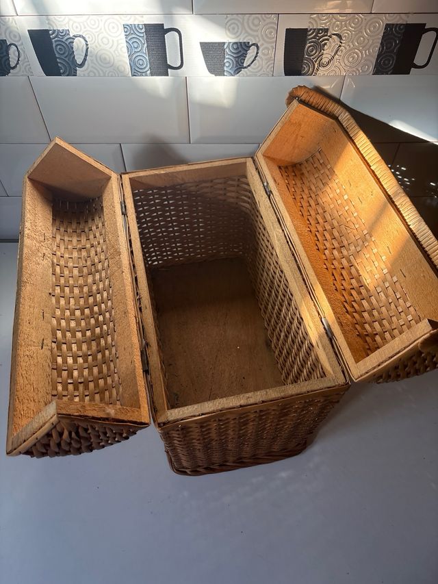 Maletín de mimbre vintage