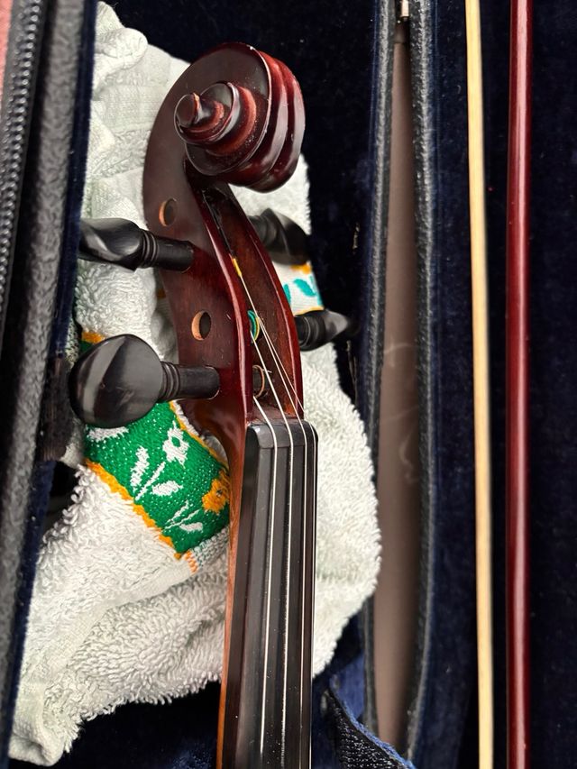 Violín 3/4 con estuche y arco