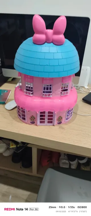Casa de muñecas rosa y azul