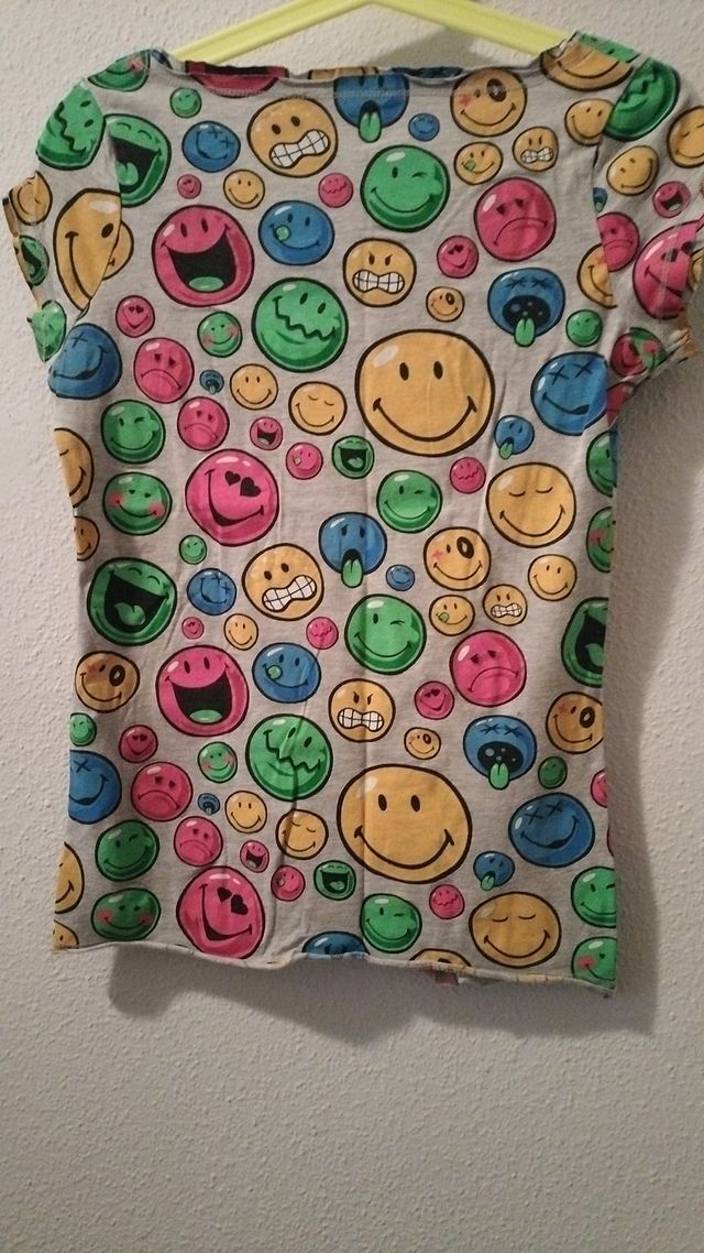 Camiseta Stradivarius Smiley World