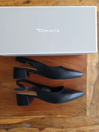 Zapatos negros destalonados tacón bajo piel