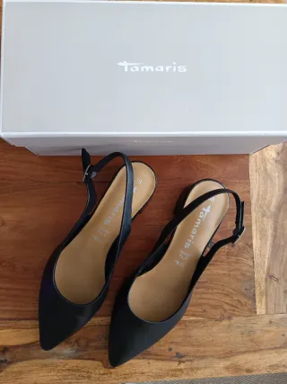 Zapatos negros destalonados tacón bajo piel