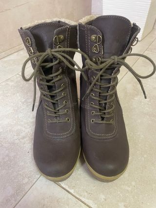 Botines cuña con borrego