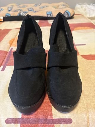 Zapatos de tacón negros de ante