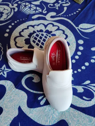 Zapatos de trabajo blancos
